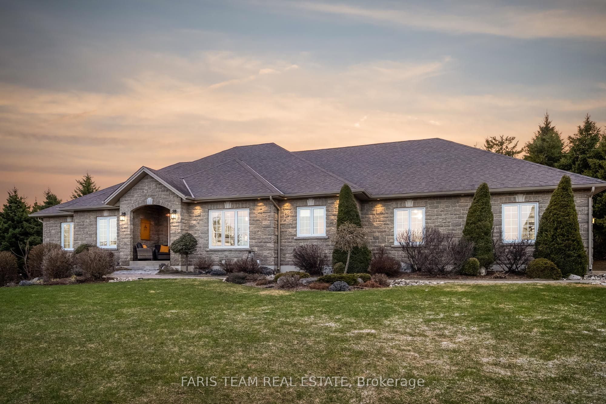 477438 3 Line Property Photo