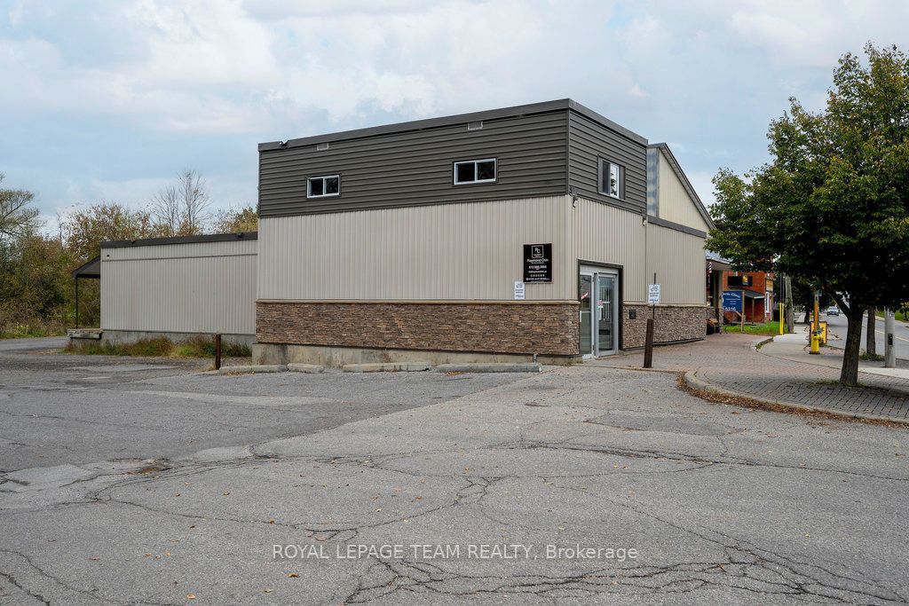 433 Donald B Munro Drive Property Photo 2