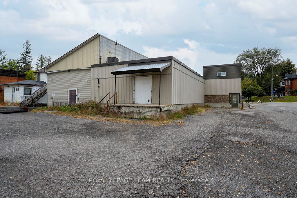433 Donald B Munro Drive Property Photo 3