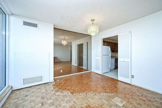 2951 Riverside Drive E Unit 1215 Property Photo 7