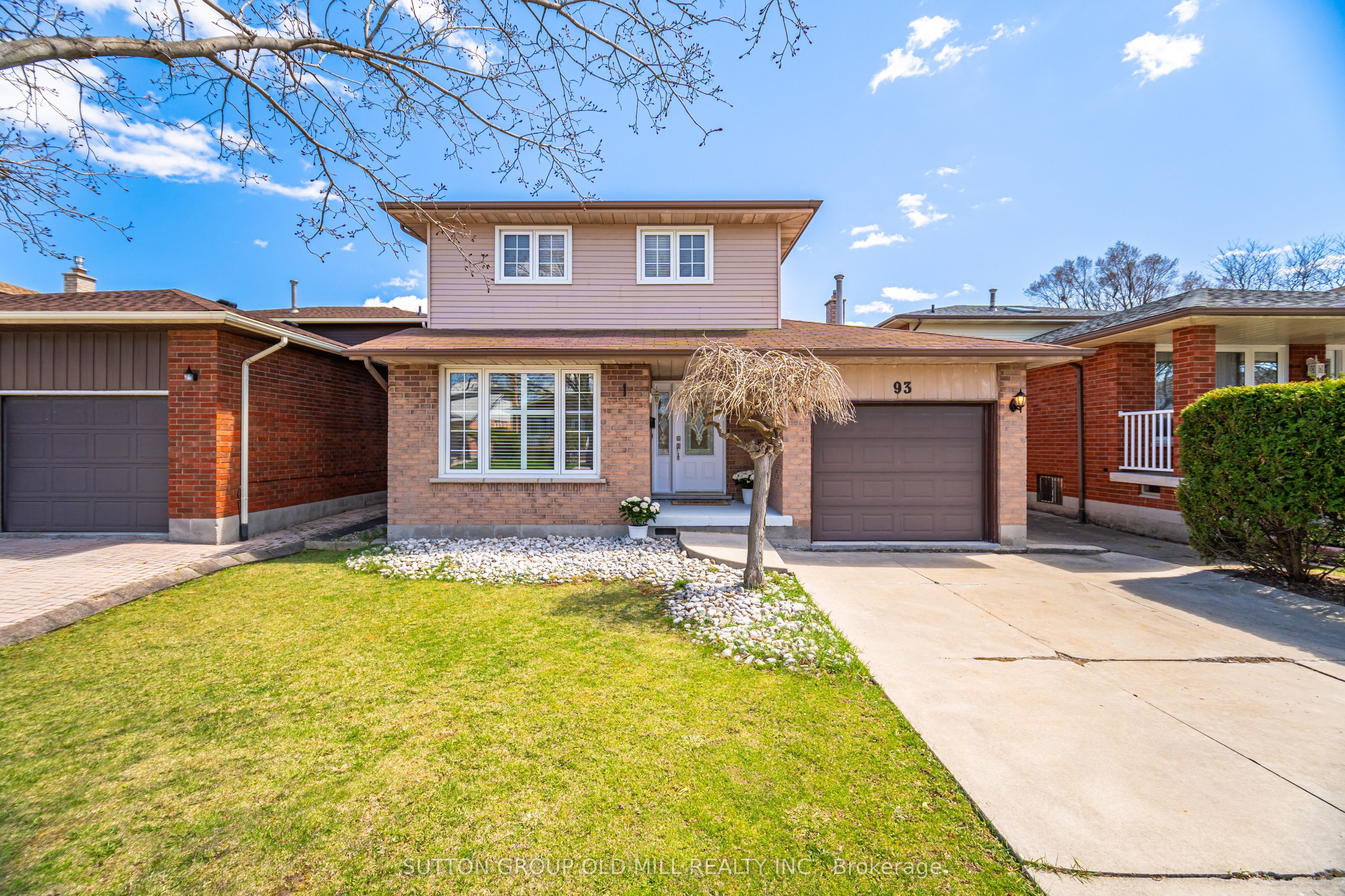 93 Indian Crescent Property Photo 1