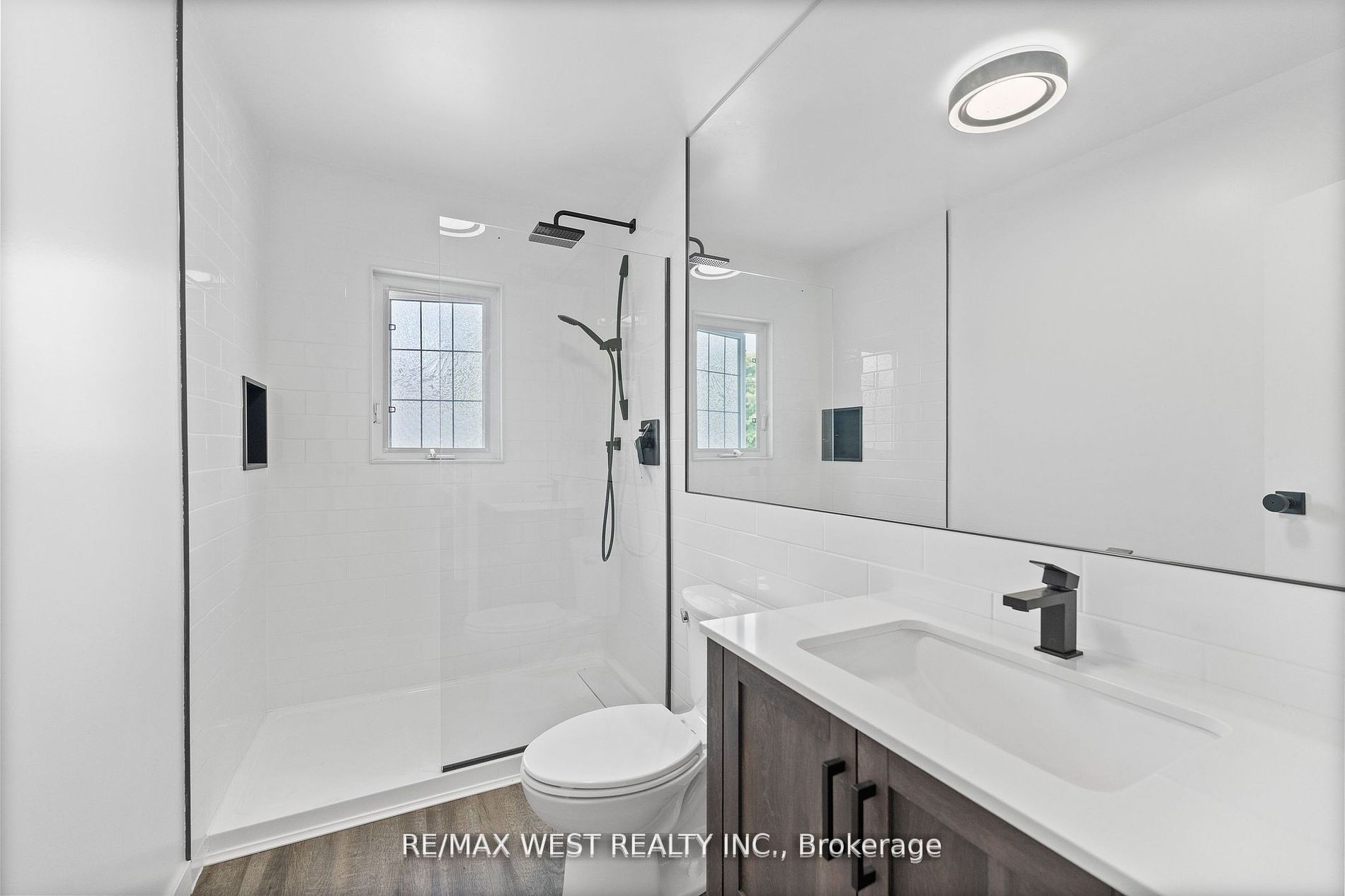 8642 Lander Road Property Photo 6