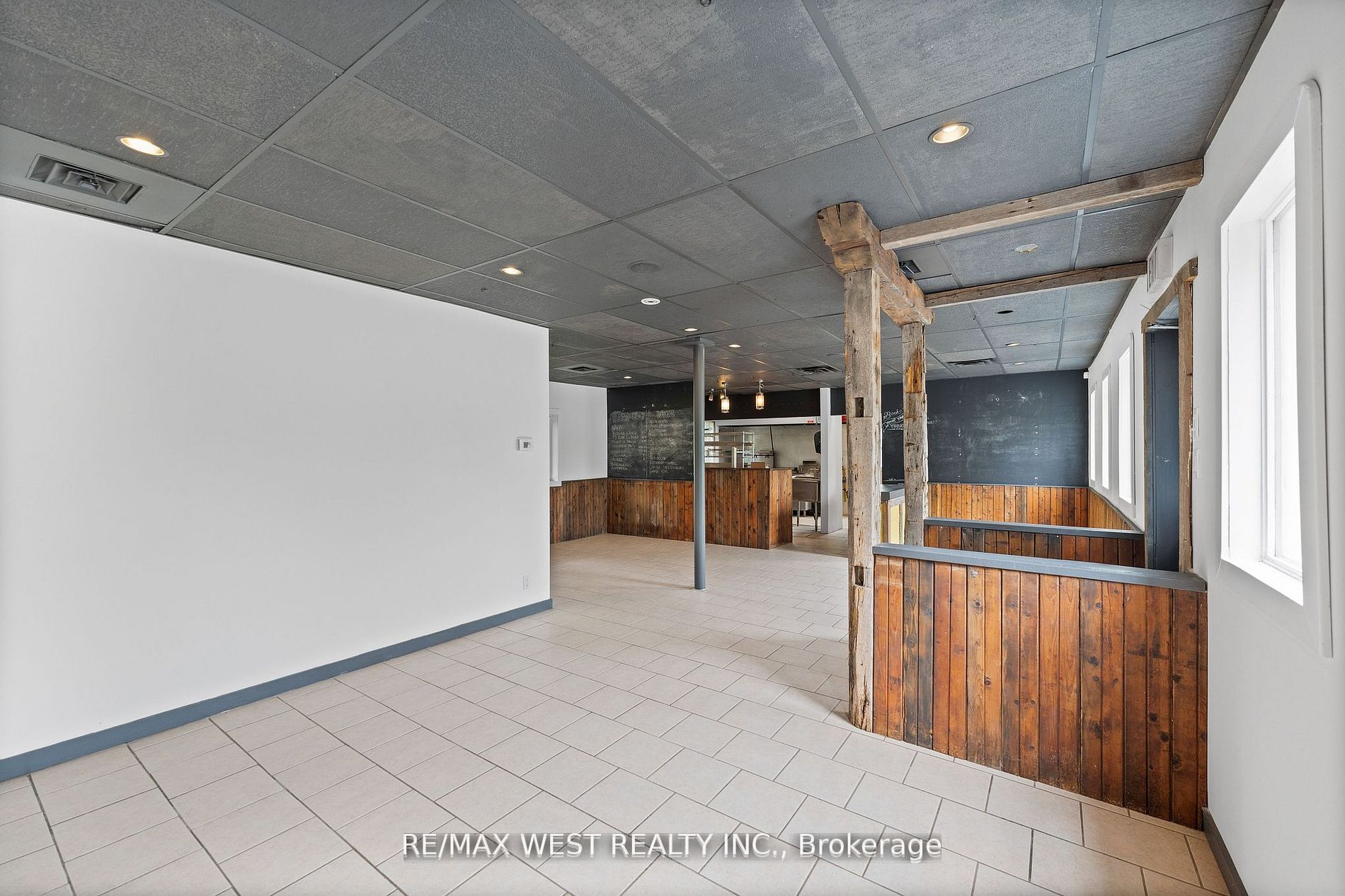 8642 Lander Road Property Photo 9