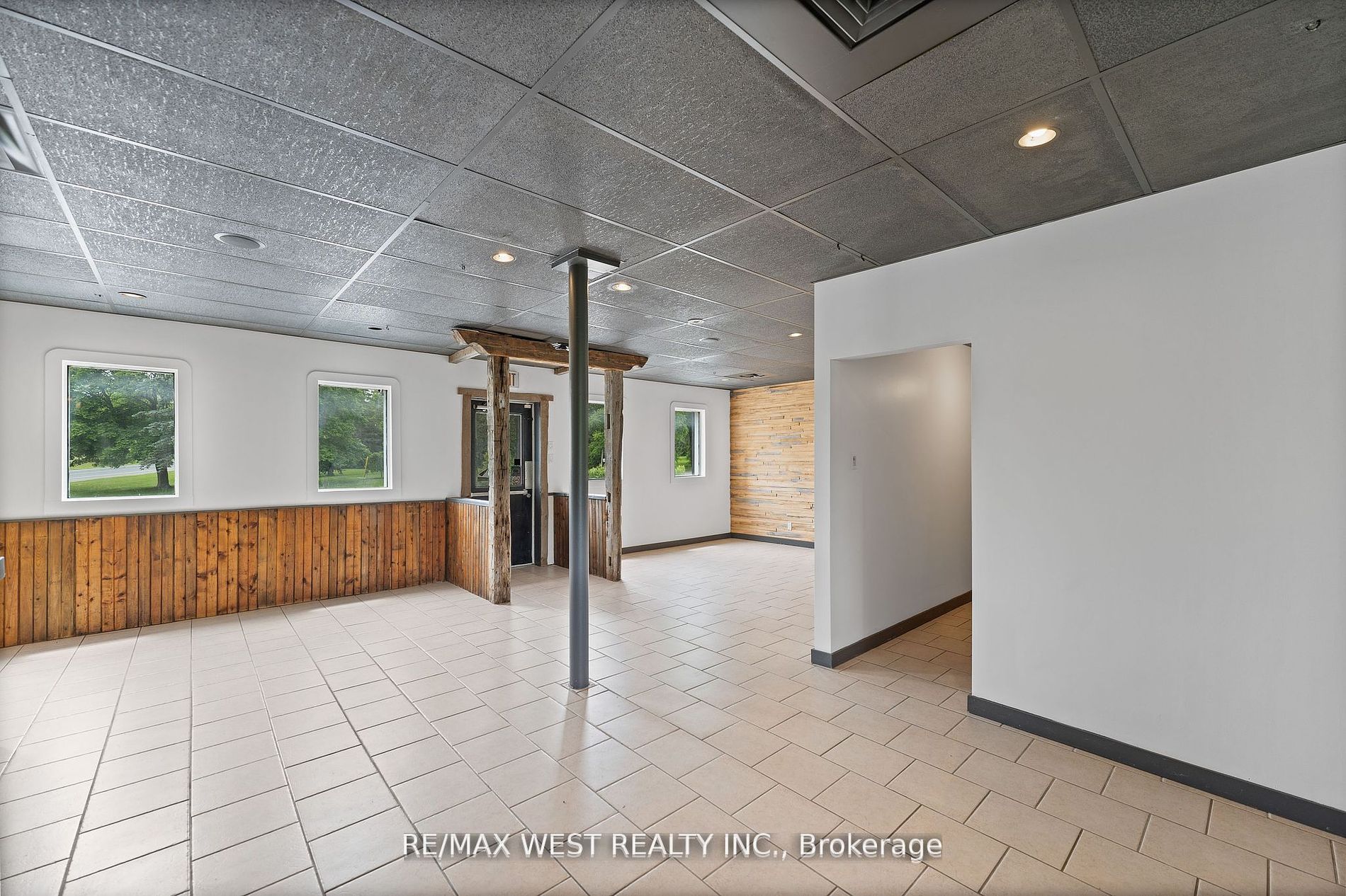 8642 Lander Road Property Photo 11