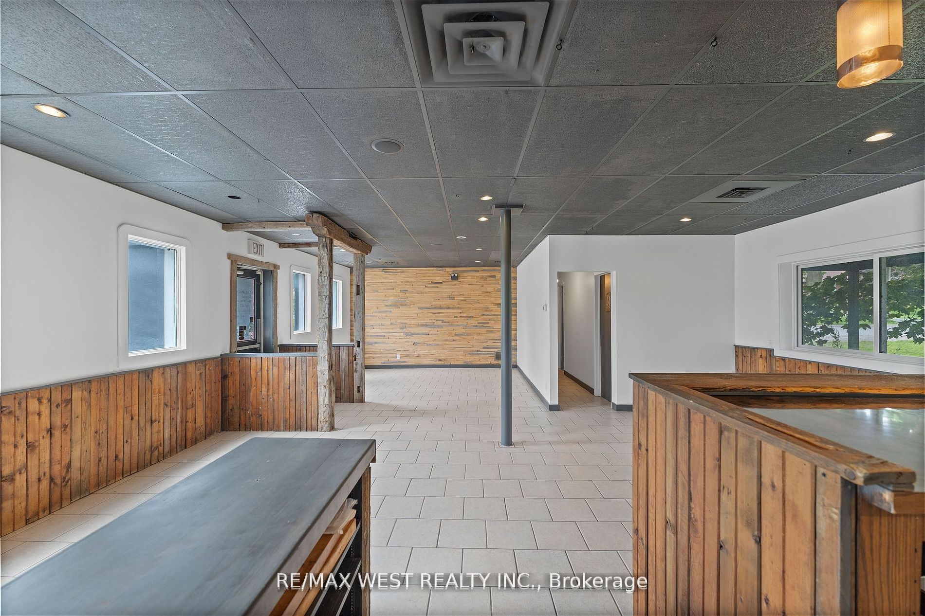 8642 Lander Road Property Photo 12