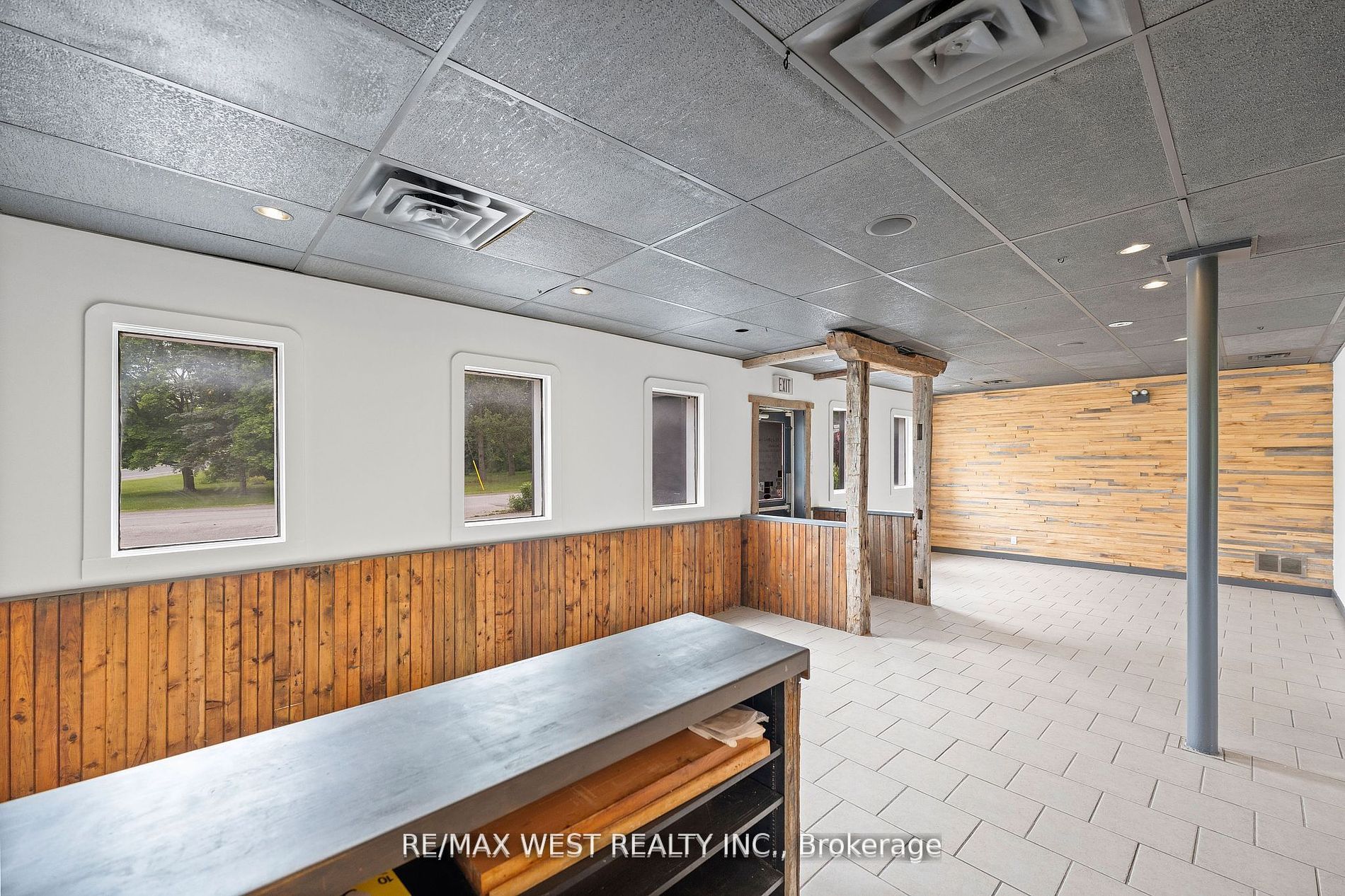 8642 Lander Road Property Photo 13