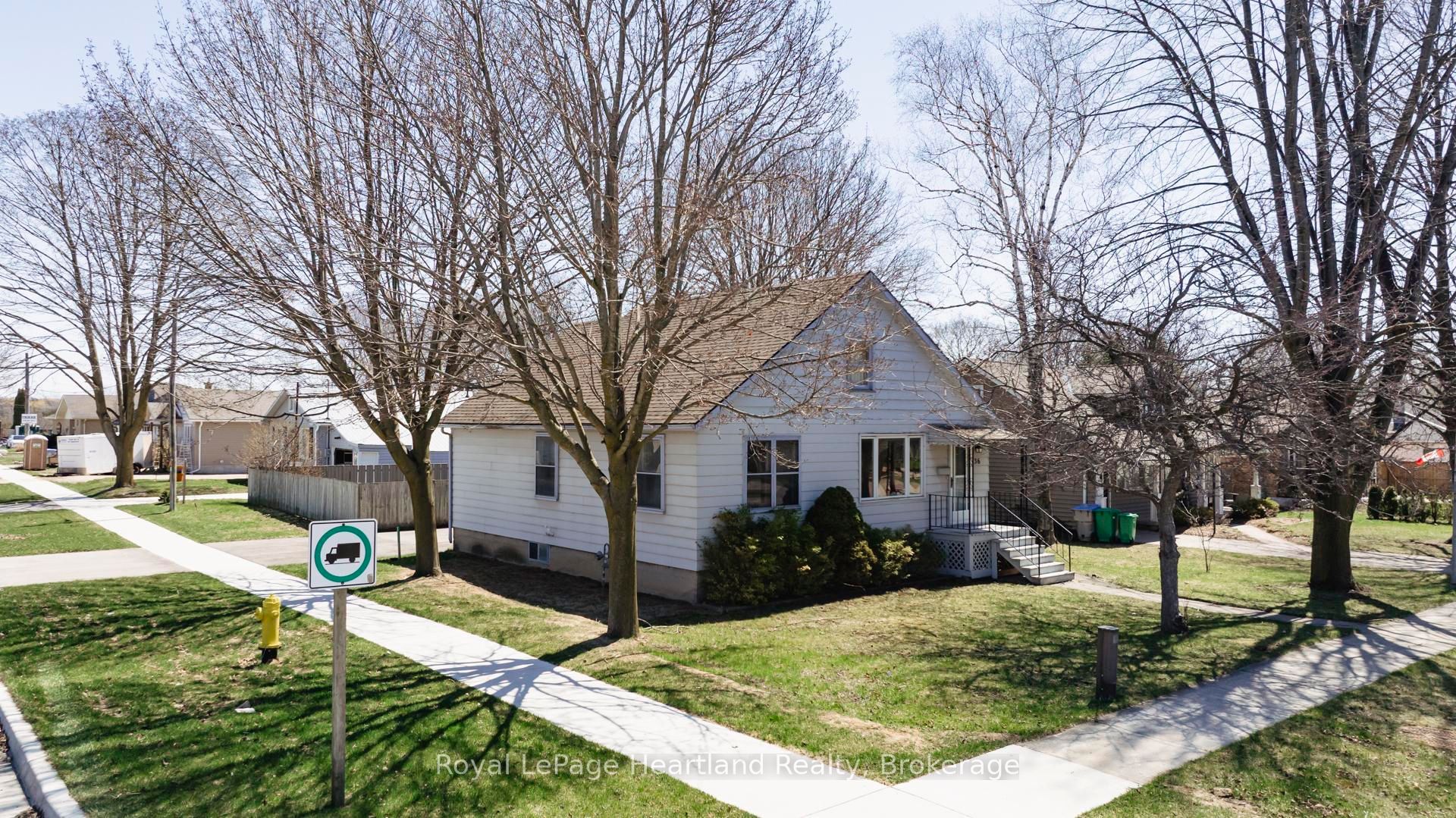 136 Cambria Rd N Property Photo
