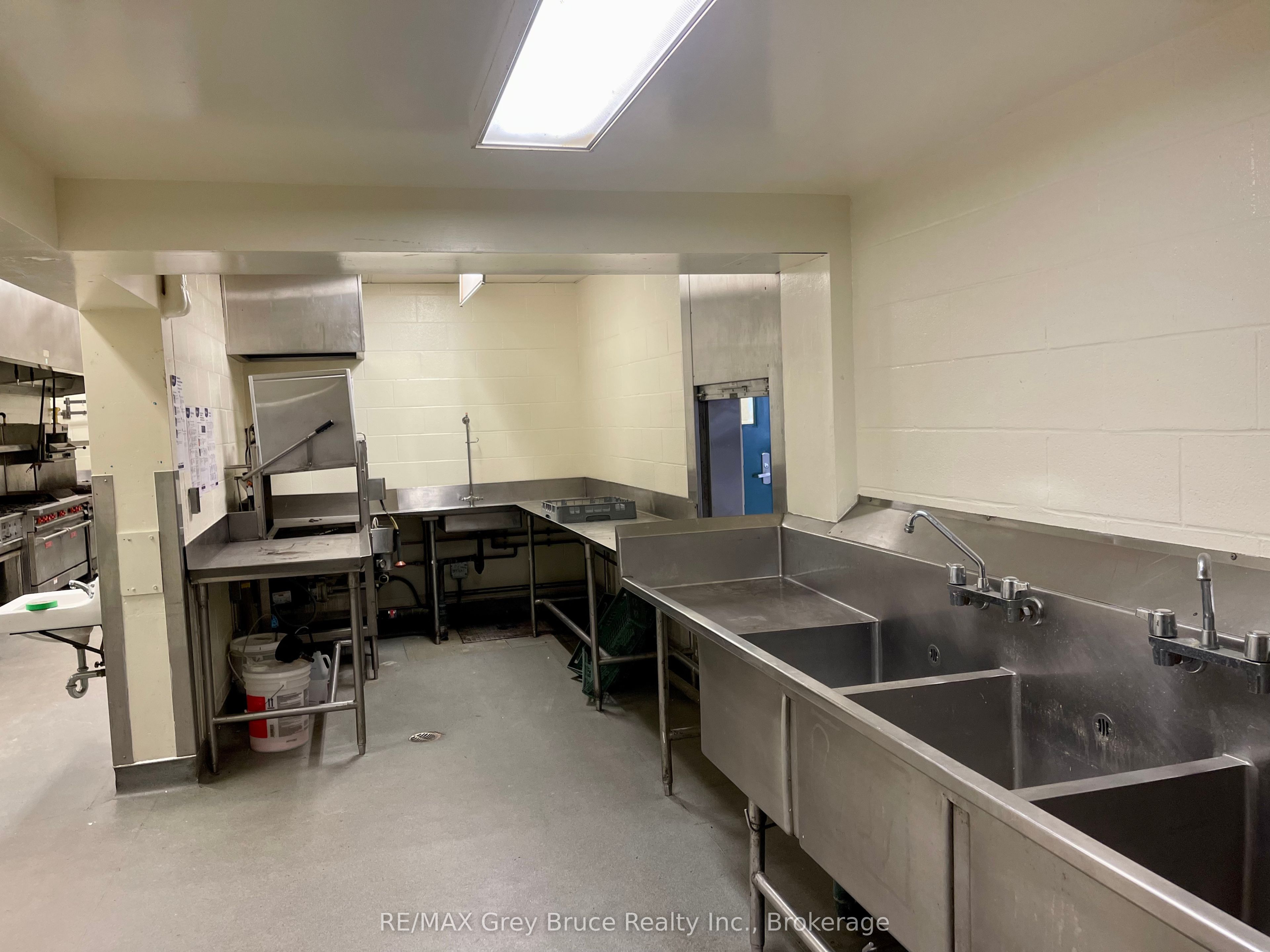 #1 - 125 Eliza Street Property Photo 14