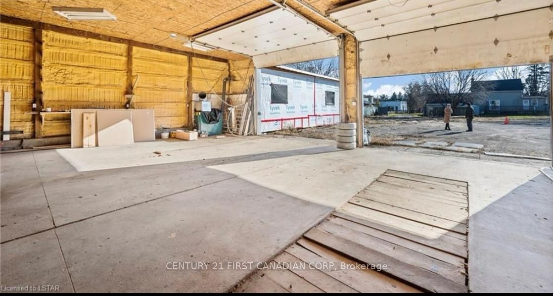 2217 Wharncliffe Road S B Property Photo 4