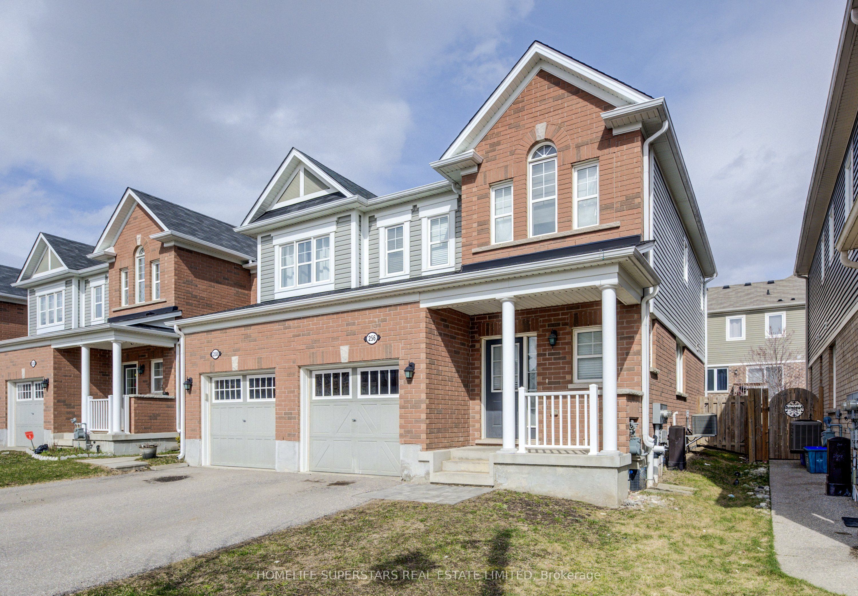 256 Apple Hill Cres Property Photo