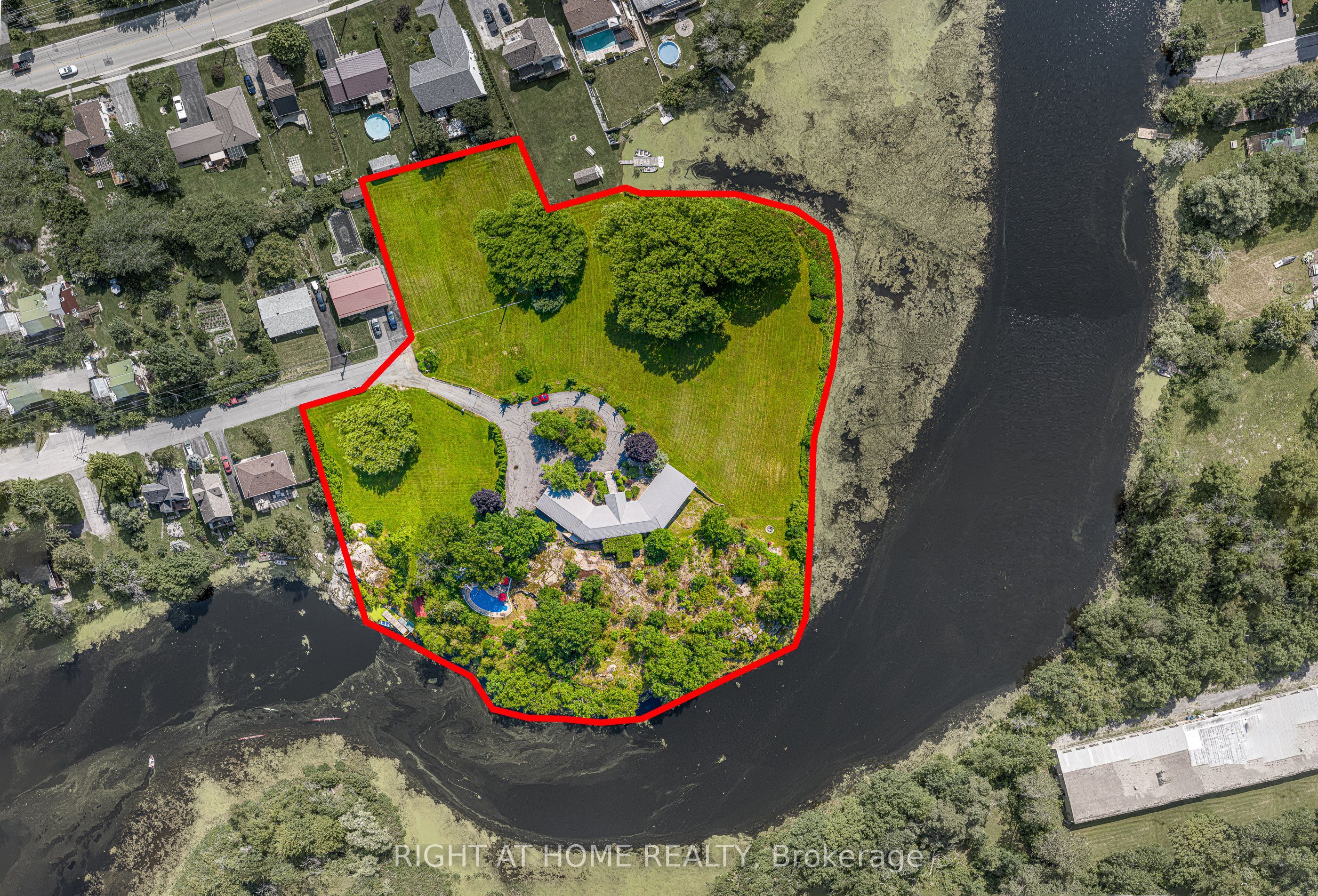 550 Queen Street E Property Photo 3