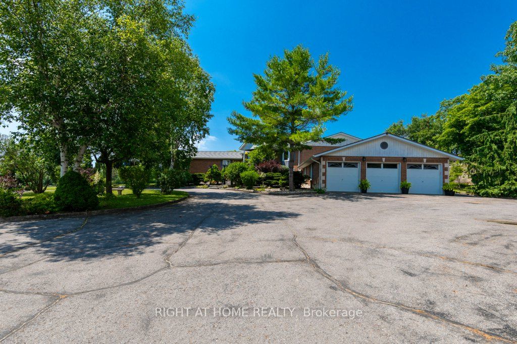 550 Queen Street E Property Photo 7