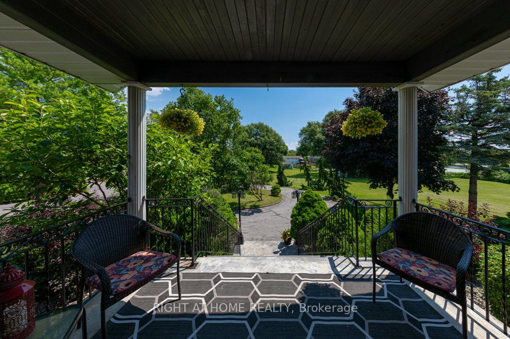 550 Queen Street E Property Photo 9