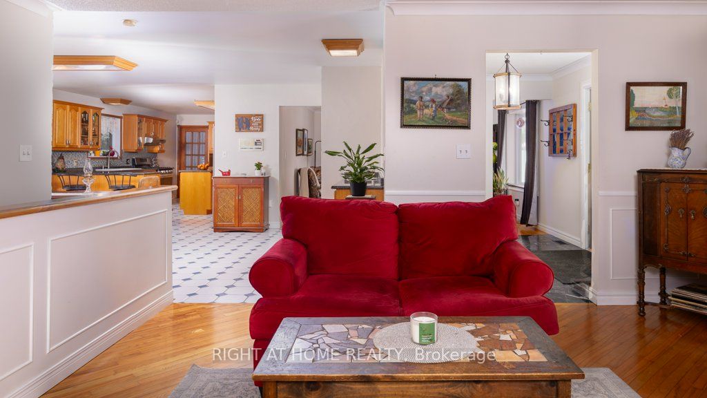 550 Queen Street E Property Photo 10