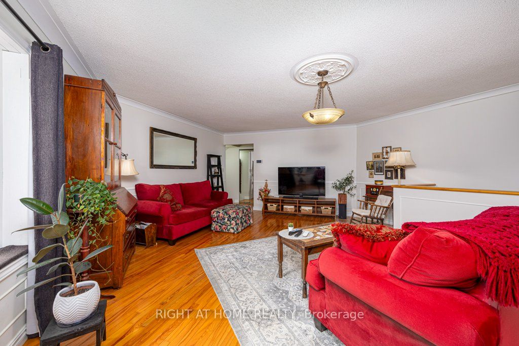 550 Queen Street E Property Photo 12