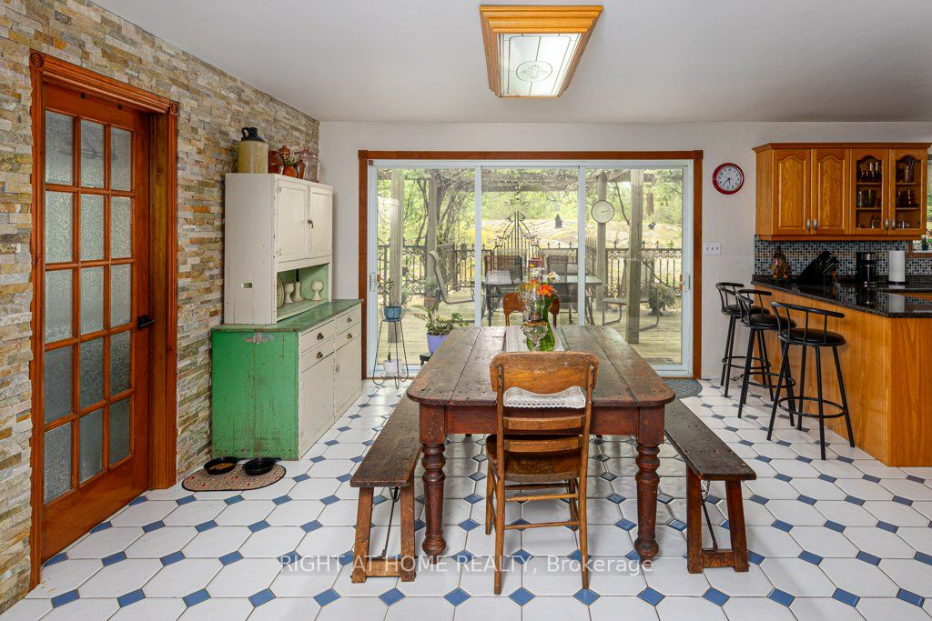 550 Queen Street E Property Photo 13