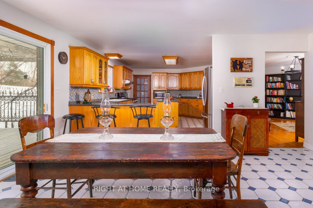 550 Queen Street E Property Photo 15