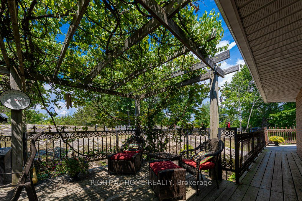 550 Queen Street E Property Photo 19