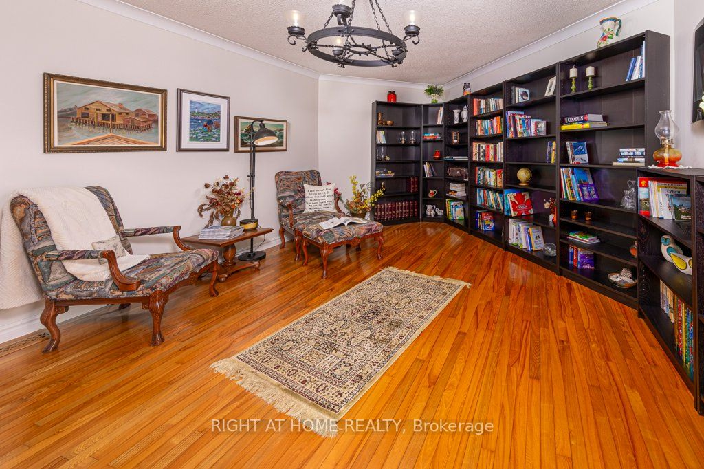 550 Queen Street E Property Photo 20