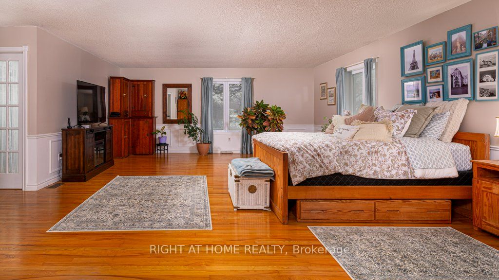 550 Queen Street E Property Photo 22