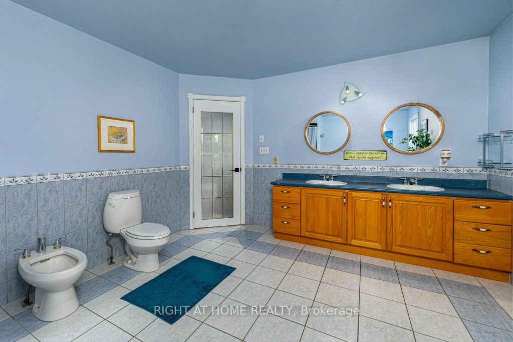 550 Queen Street E Property Photo 23