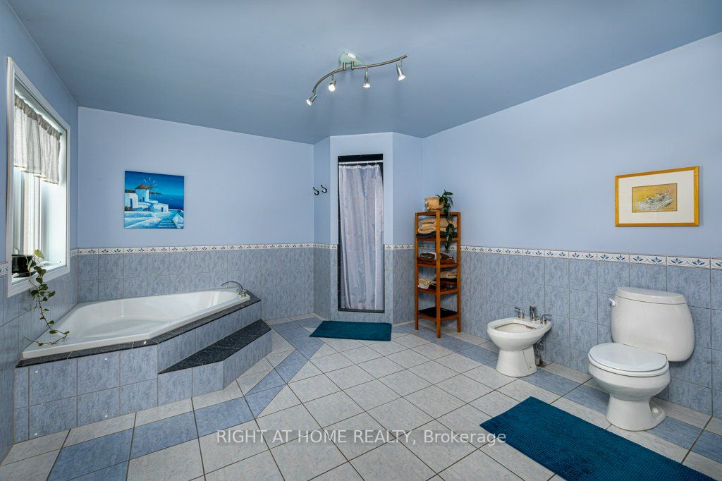 550 Queen Street E Property Photo 24