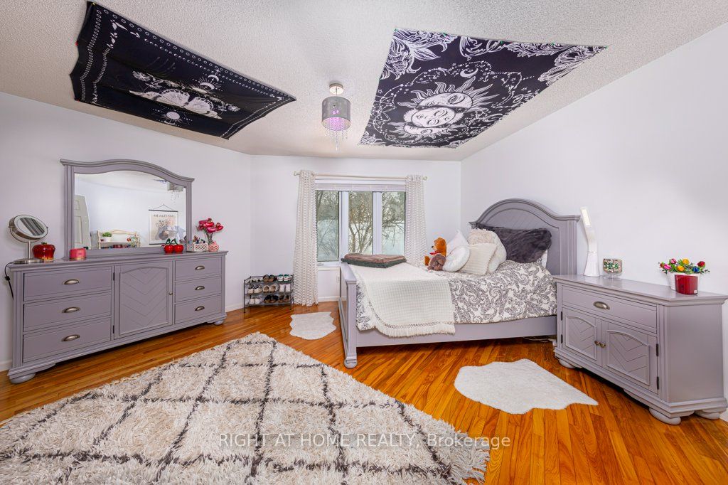 550 Queen Street E Property Photo 25