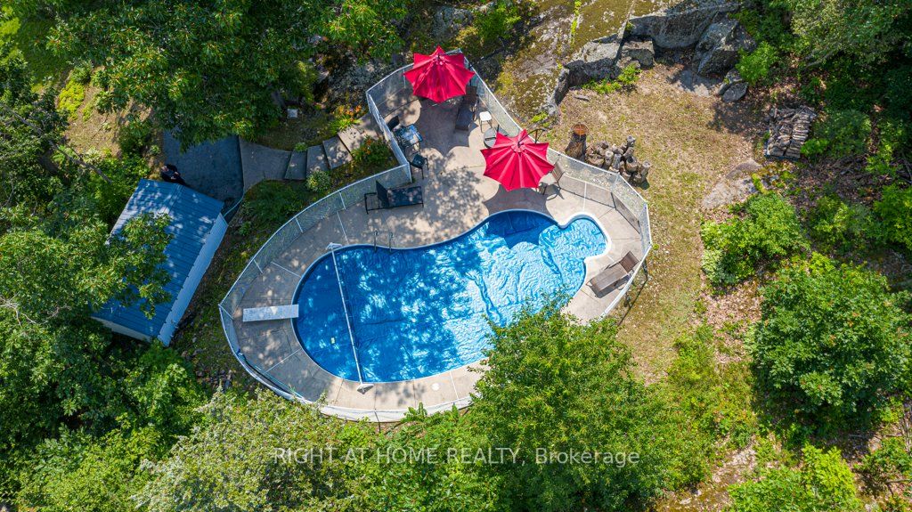 550 Queen Street E Property Photo 31