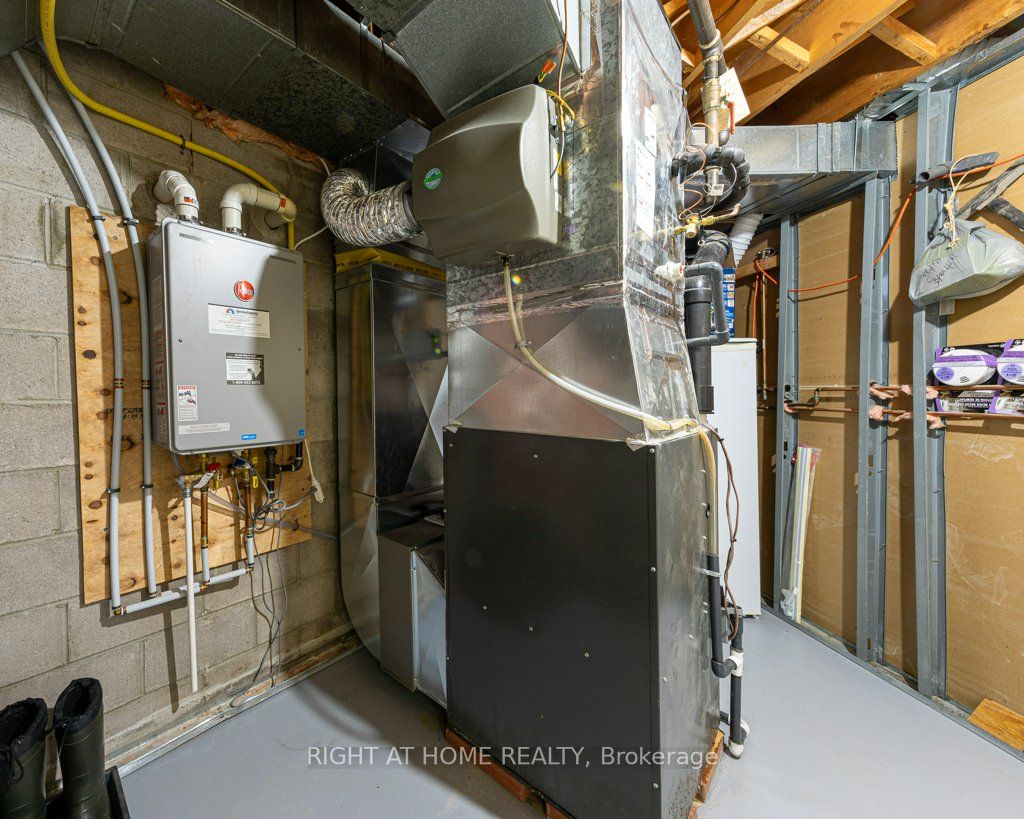 550 Queen Street E Property Photo 35