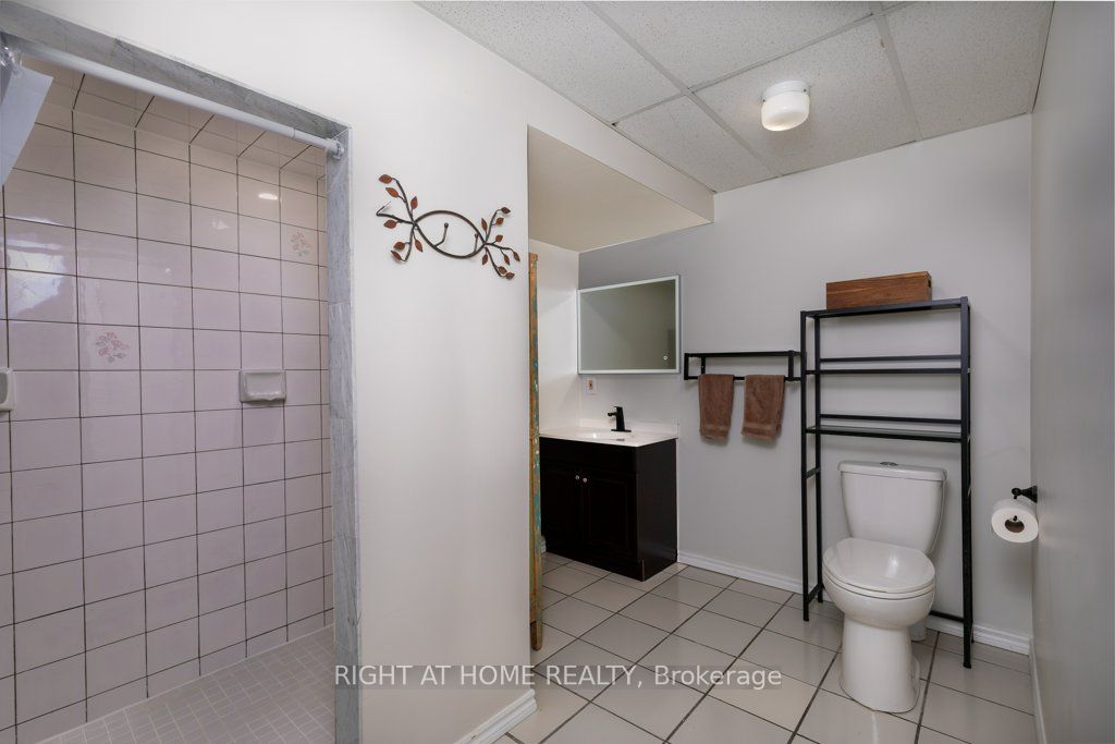 550 Queen Street E Property Photo 36