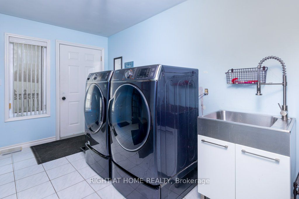 550 Queen Street E Property Photo 38