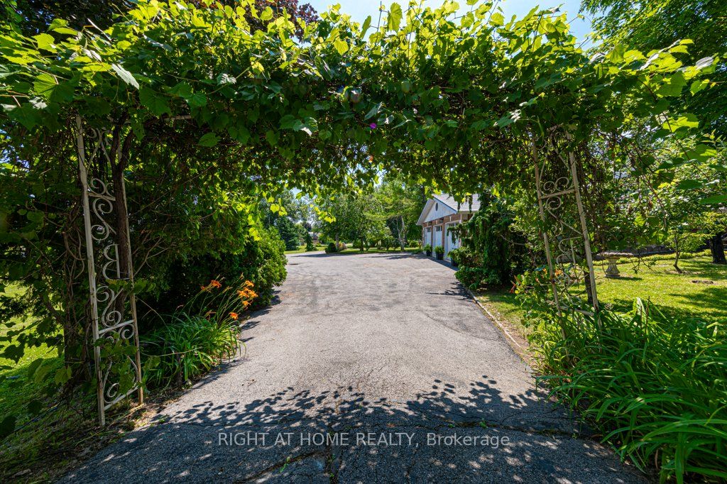 550 Queen Street E Property Photo 41