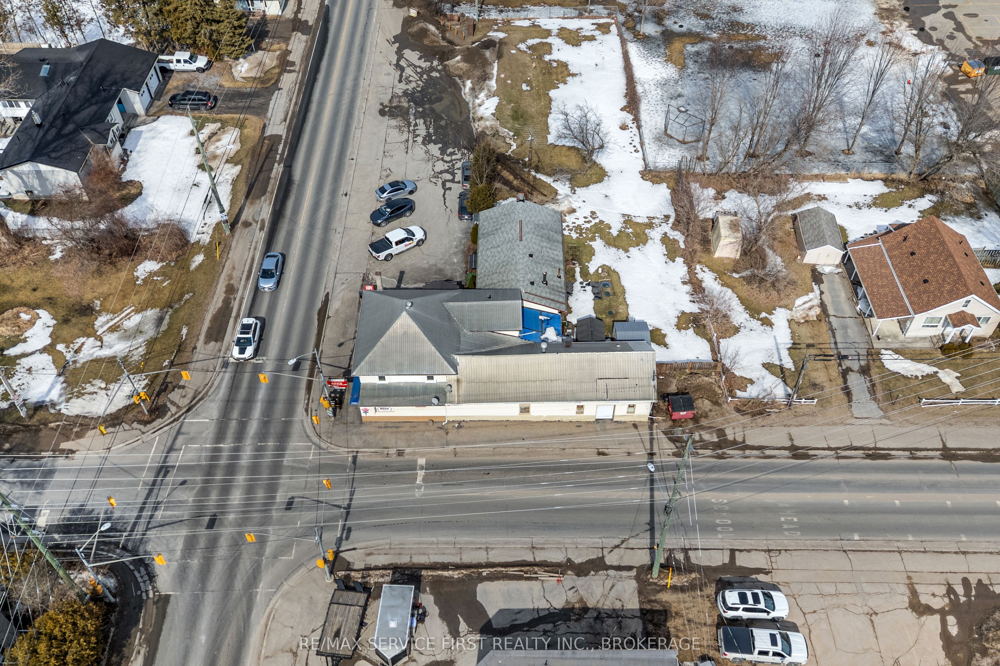 2280 Sydenham Road Property Photo 3