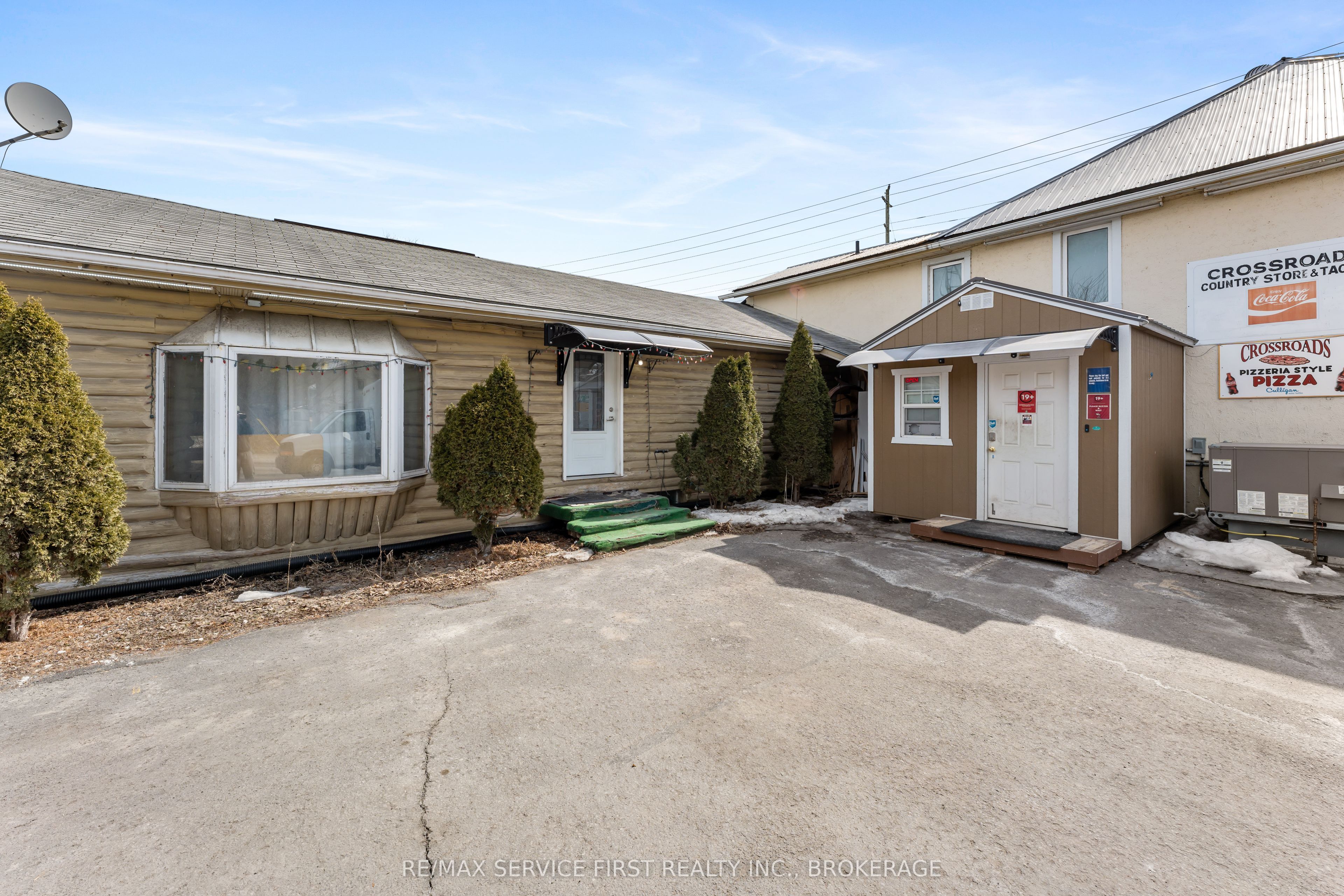 2280 Sydenham Road Property Photo 6