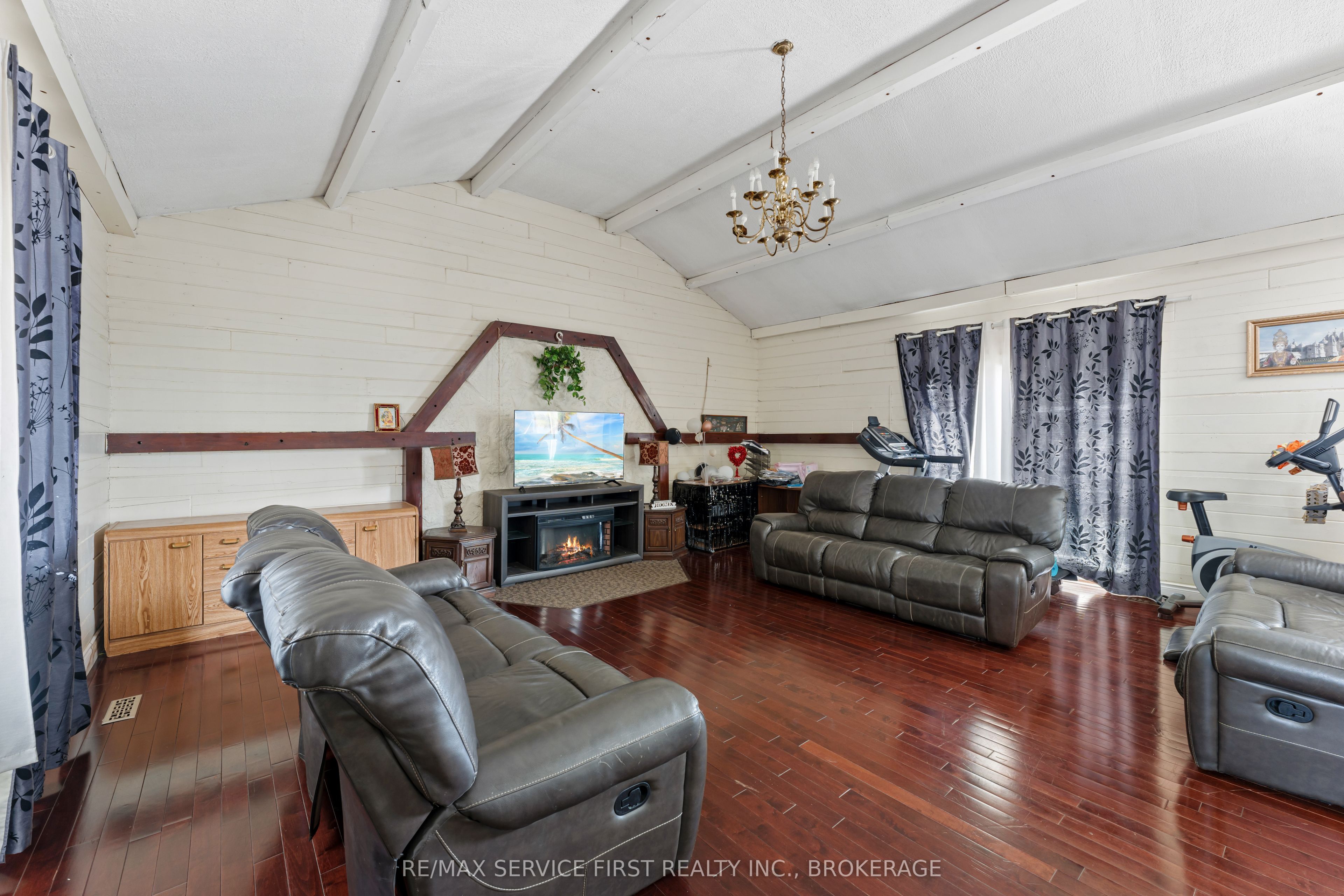 2280 Sydenham Road Property Photo 7
