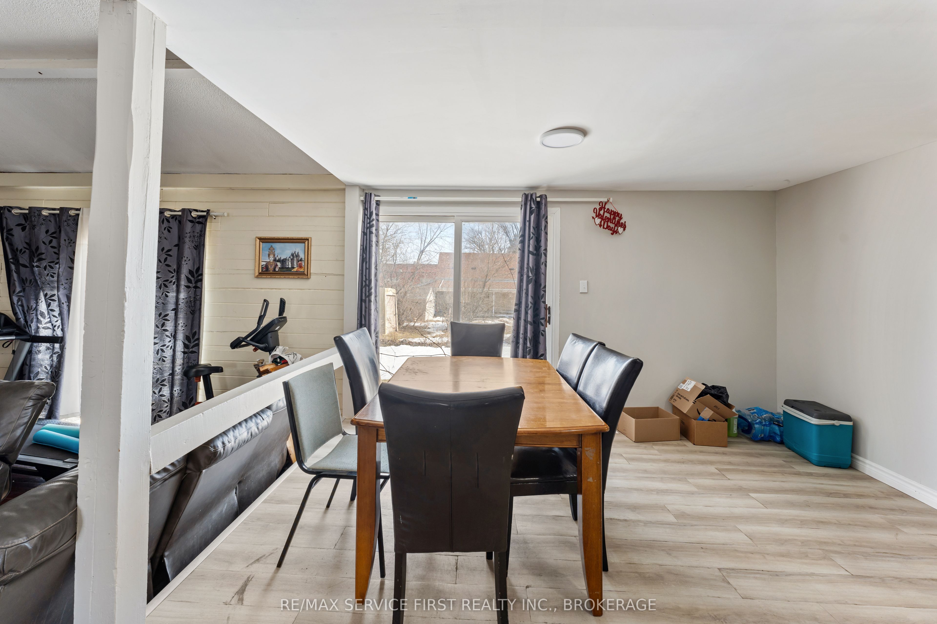 2280 Sydenham Road Property Photo 9