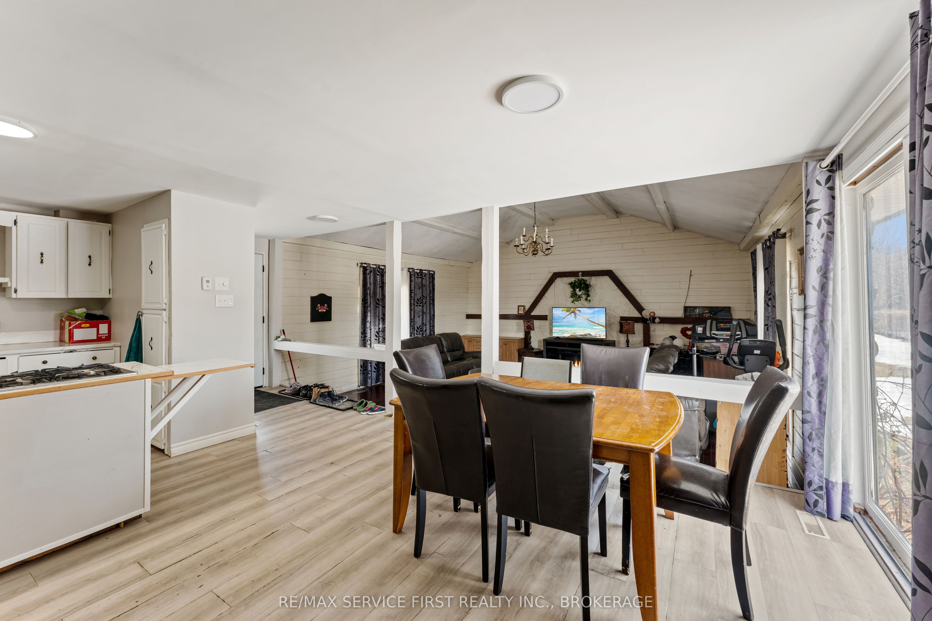 2280 Sydenham Road Property Photo 10