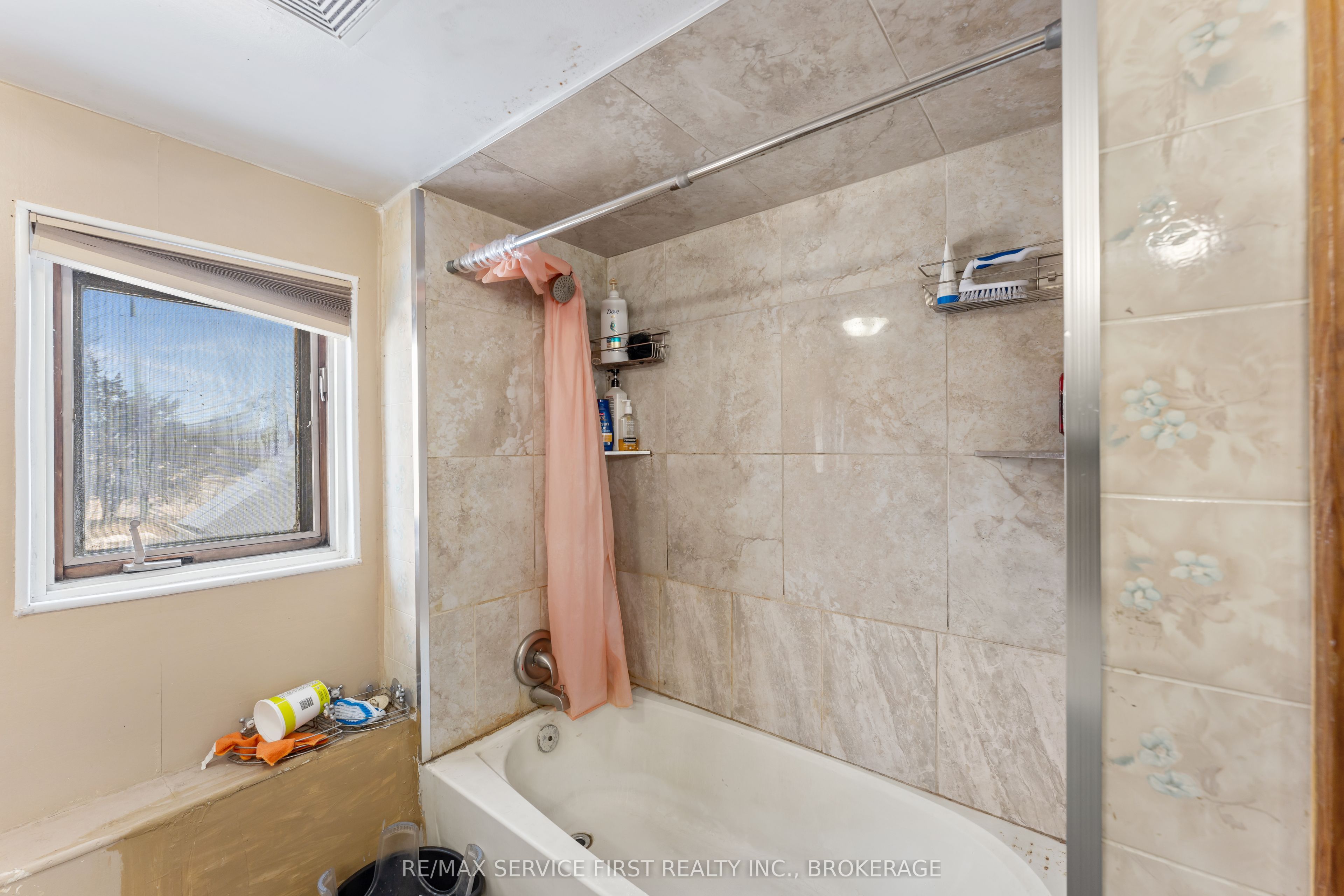 2280 Sydenham Road Property Photo 17
