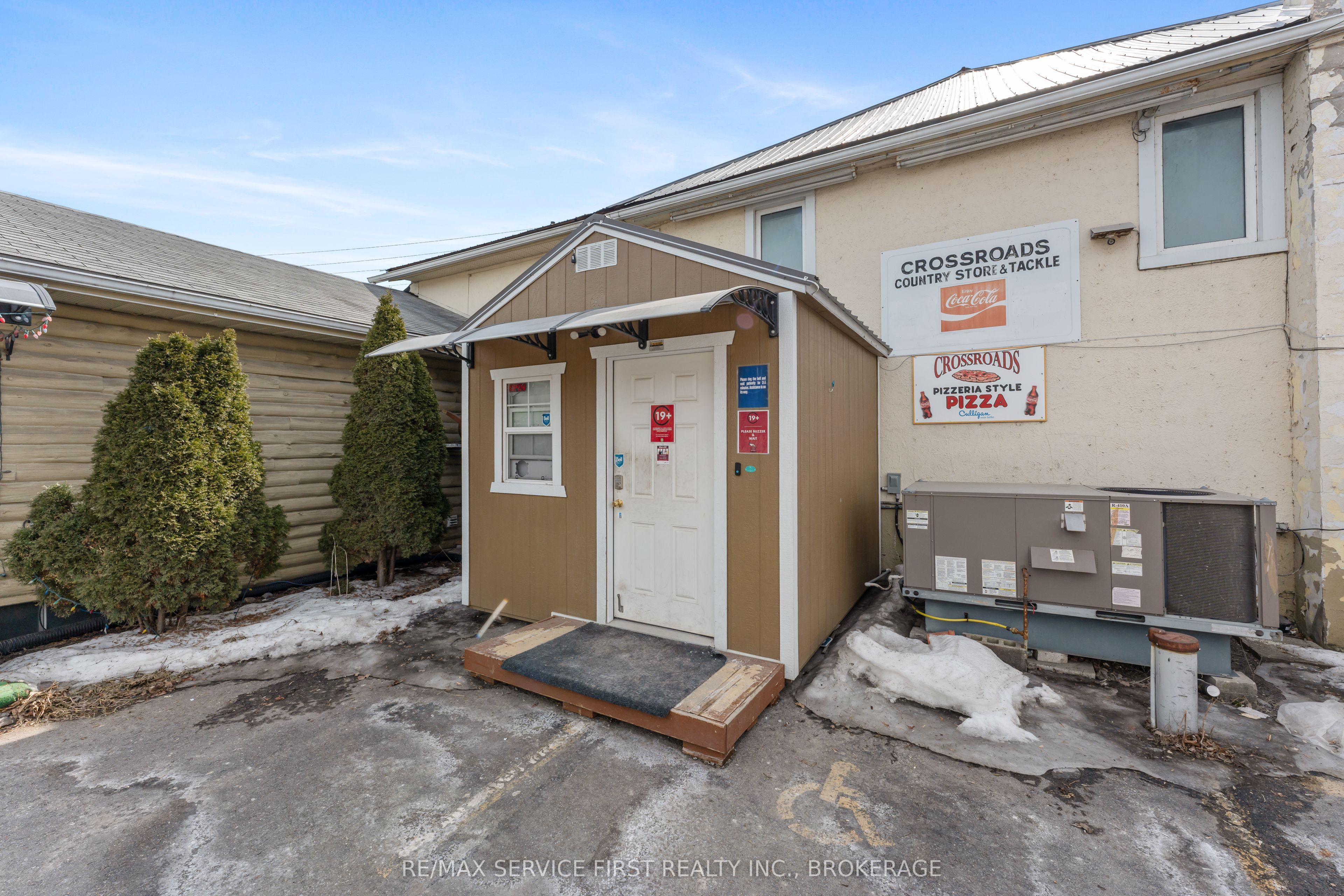 2280 Sydenham Road Property Photo