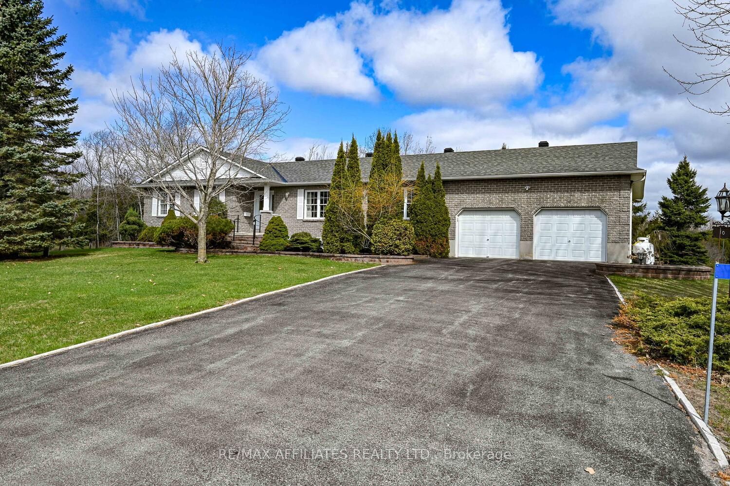 10 Tudor Circle Property Photo
