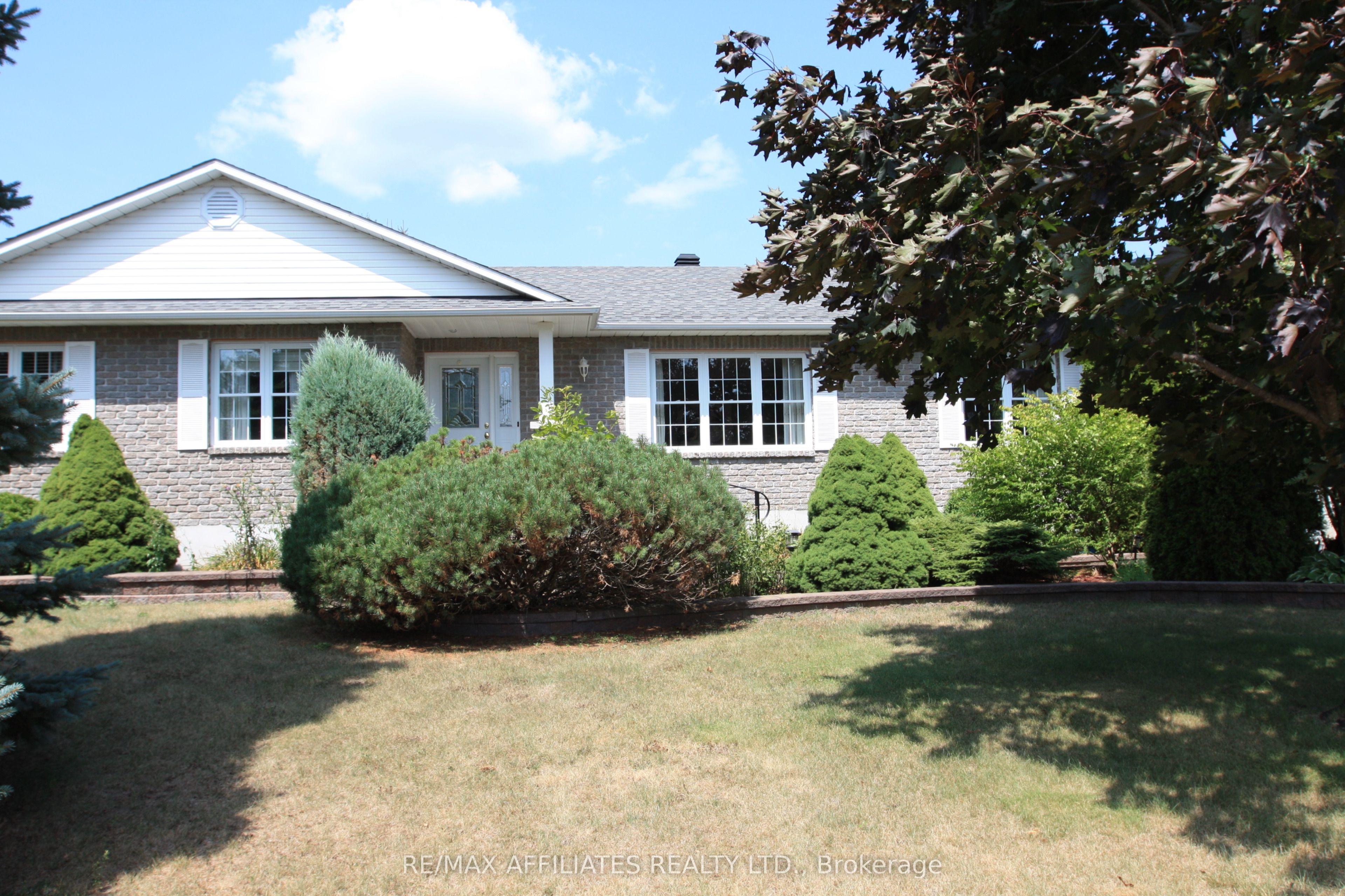 10 Tudor Circle Property Photo 1