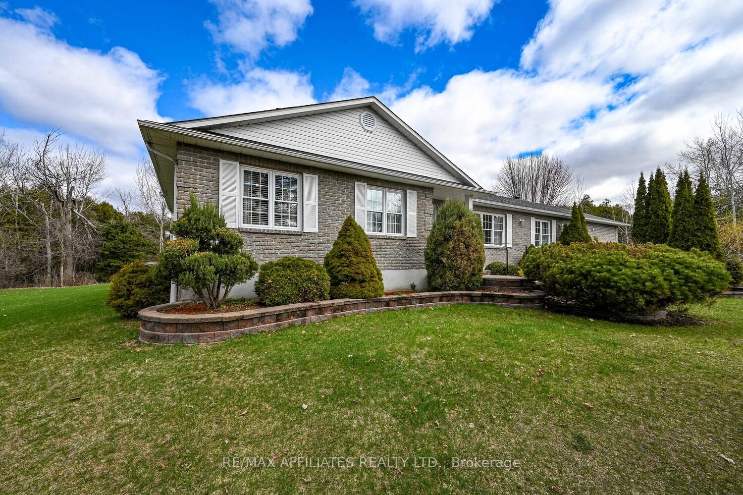10 Tudor Circle Property Photo 3