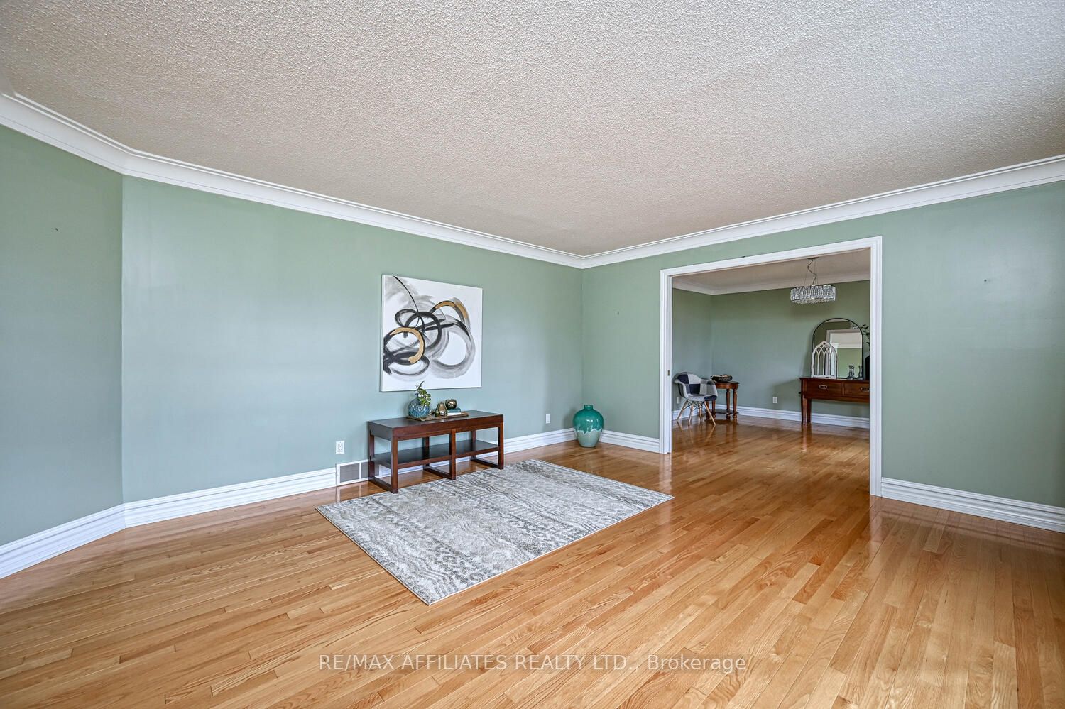 10 Tudor Circle Property Photo 6