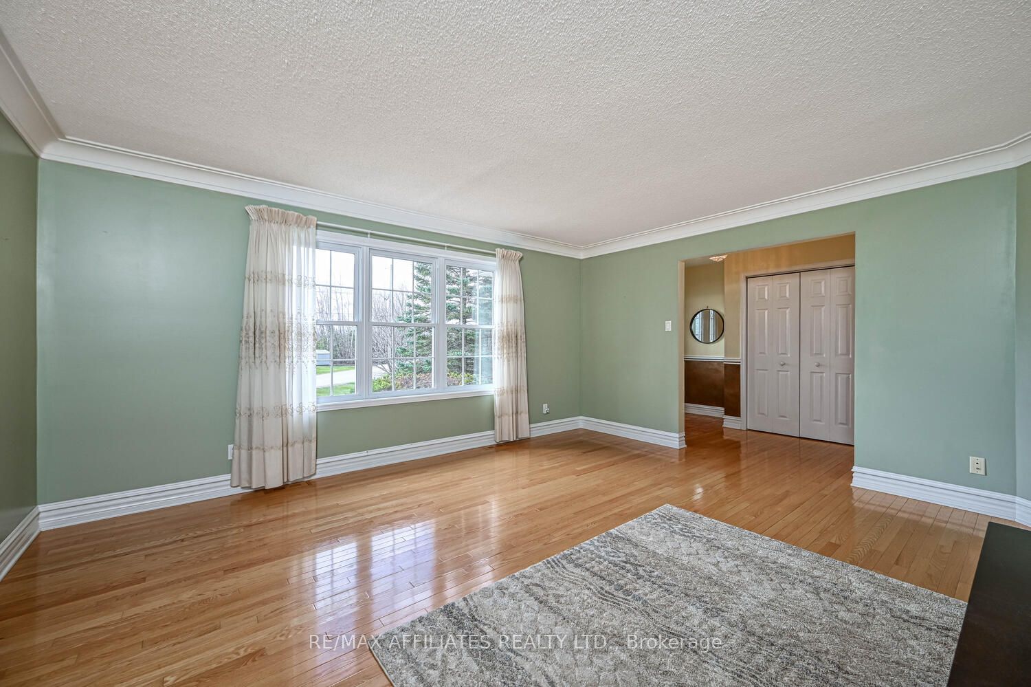 10 Tudor Circle Property Photo 7