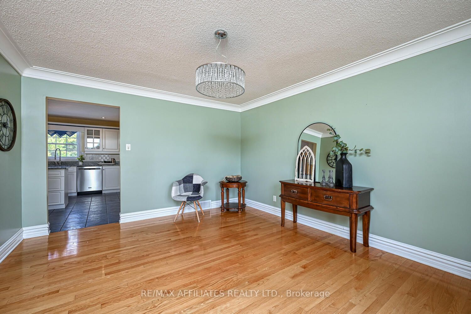 10 Tudor Circle Property Photo 9