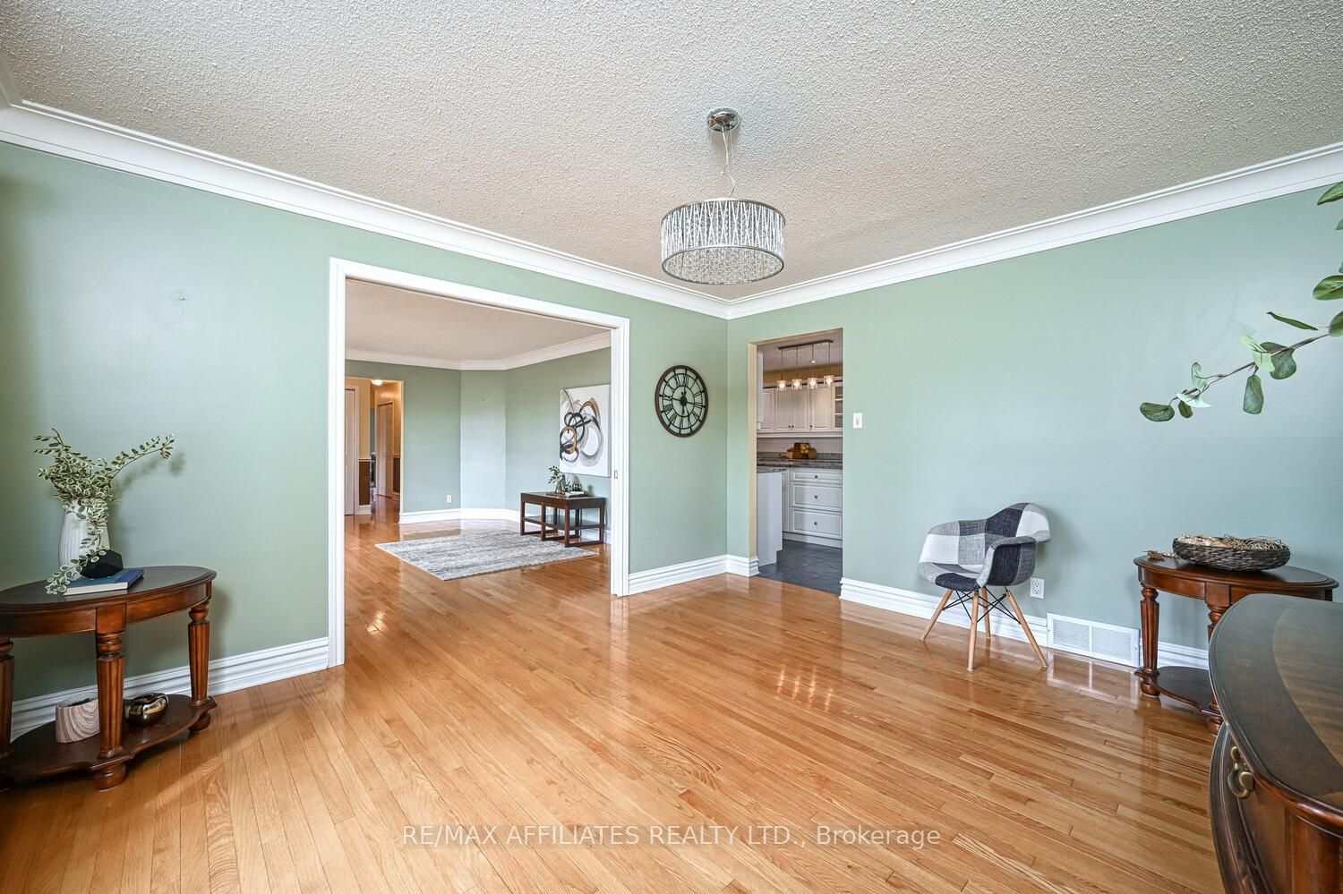 10 Tudor Circle Property Photo 10