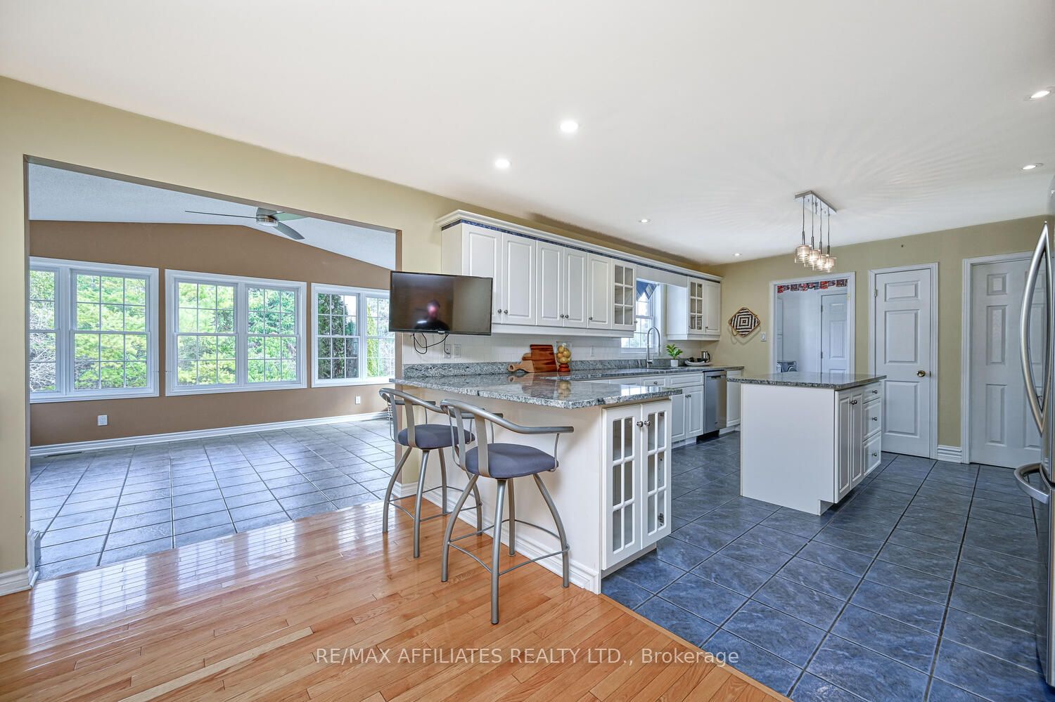 10 Tudor Circle Property Photo 12