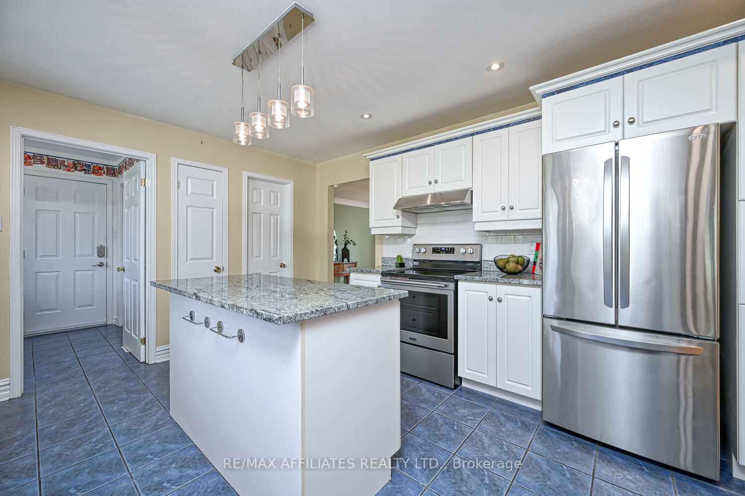 10 Tudor Circle Property Photo 17