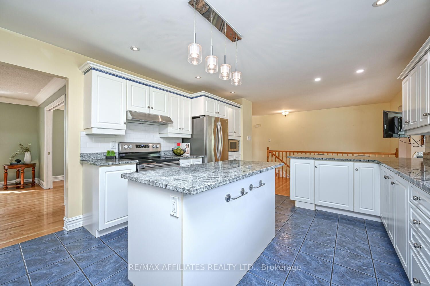 10 Tudor Circle Property Photo 18
