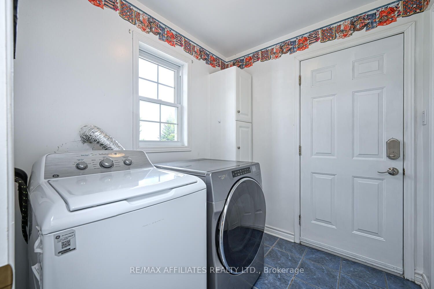 10 Tudor Circle Property Photo 19